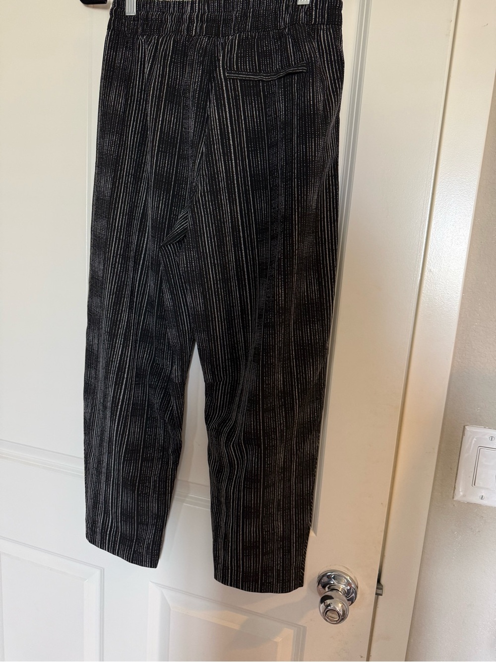 Athleta Striped Pull-On Pants Size 2 Black White Tapered Ankle - Picture 6 of 6